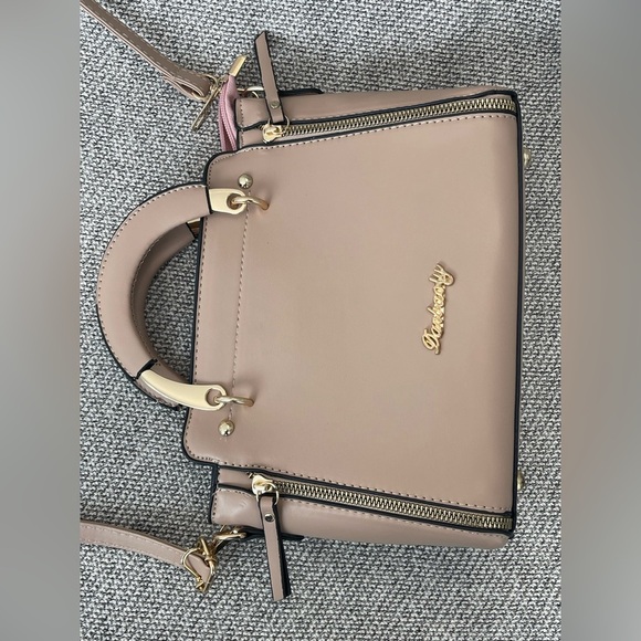 Chic Pink and Gold Satchel with Structured Design - Picture 5 of 16